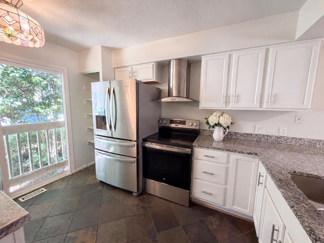 Property photo 2 of 704 Green Ridge Dr
