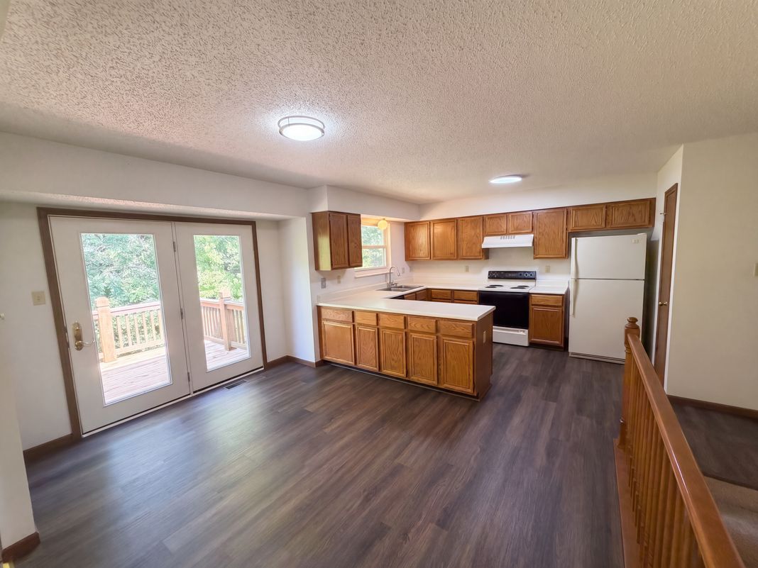 Property photo 2 of 2827 Bromley Dr
