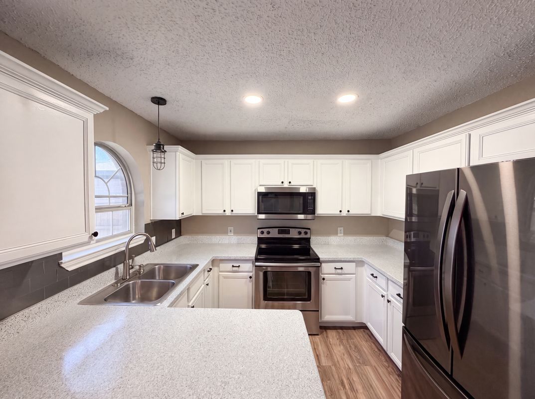 Property photo 2 of 6604 N Chesterfield Dr