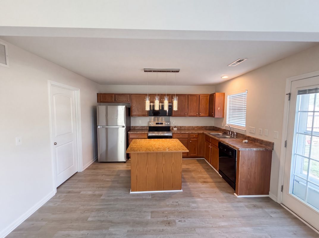 Property photo 2 of 4824 Yellow Locust Dr