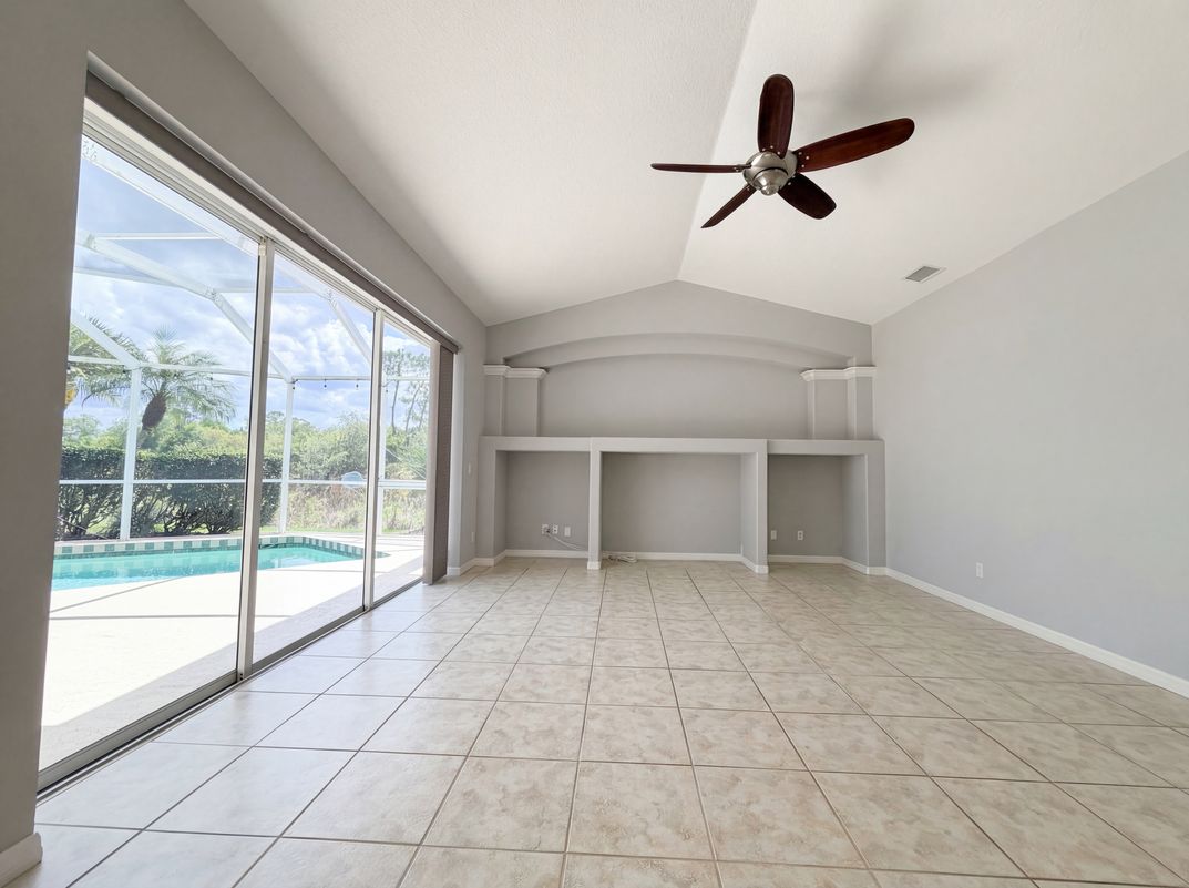 Property photo 3 of 12567 SW Pembroke Cir N