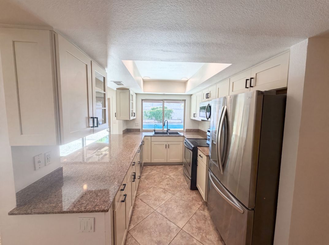 Property photo 2 of 16207 N 11th Pl