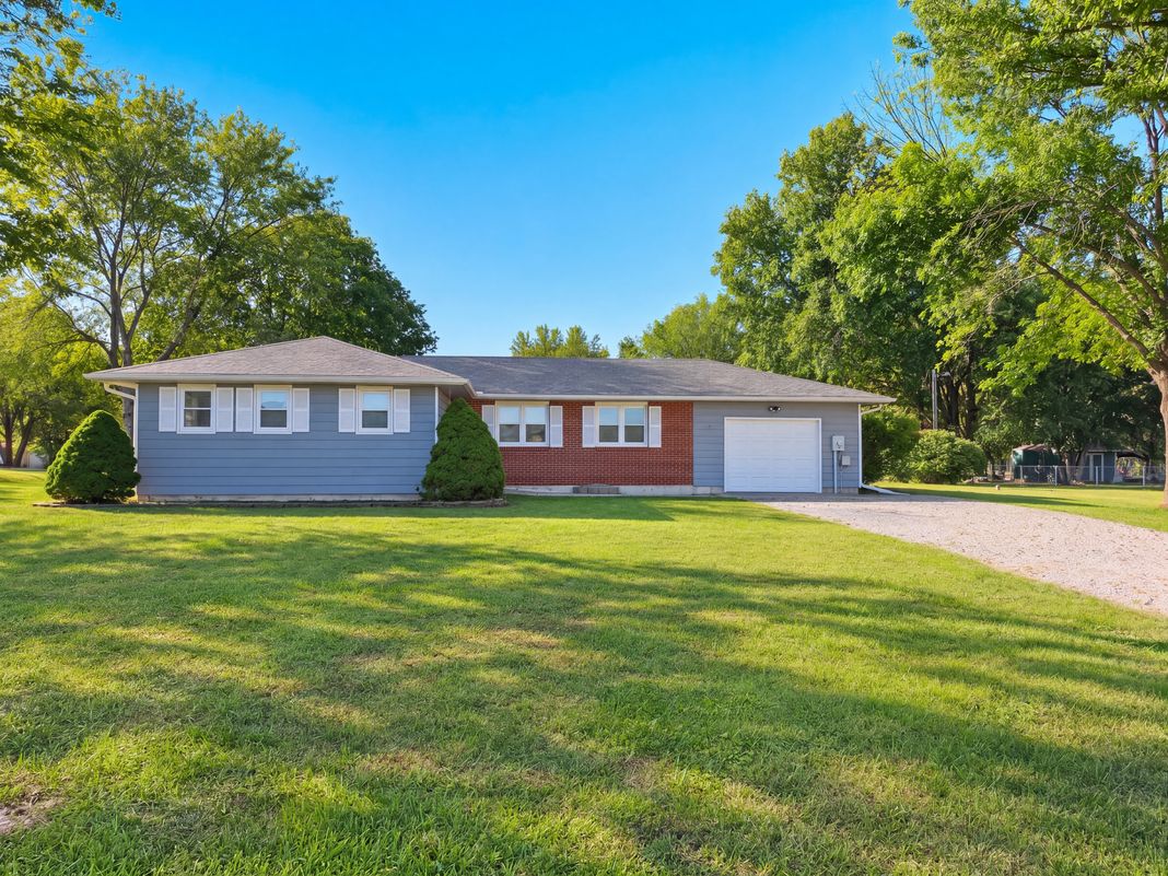 Property photo 1 of 10 NW County Road Oo