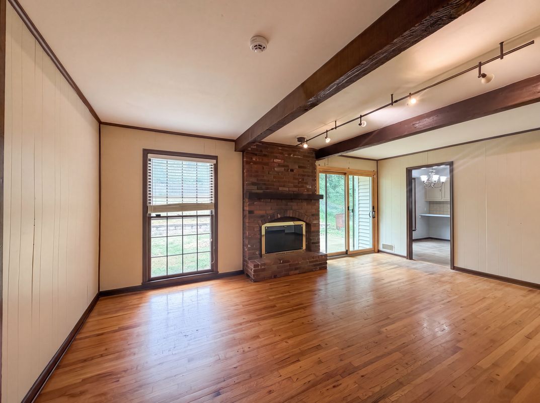 Property photo 3 of 6916 N Overland Dr