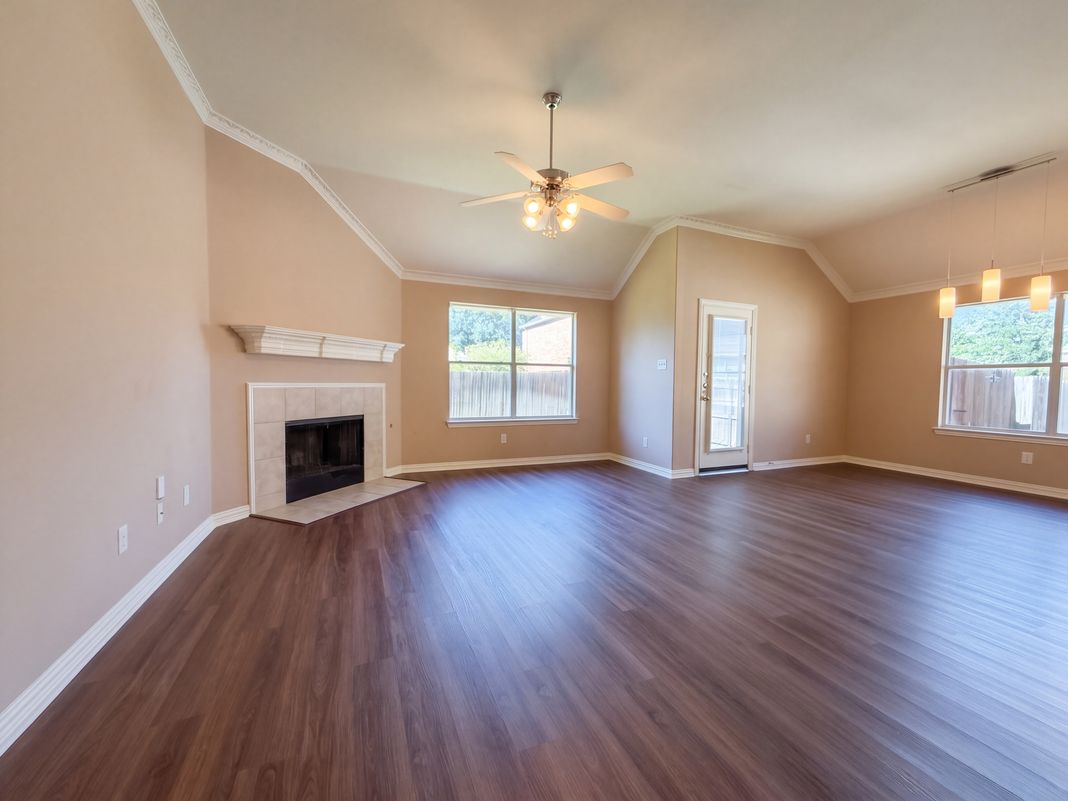 Property photo 3 of 5327 Lake Gardens Dr