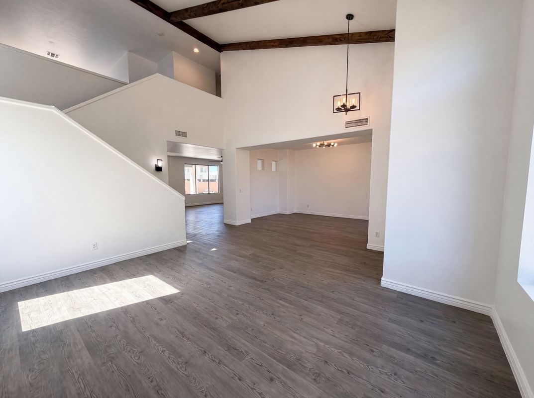 Property photo 3 of 17645 W Hale Bopp Dr