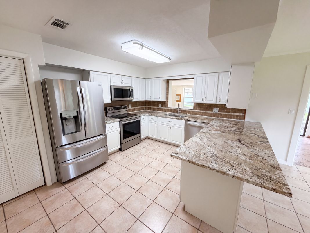 Property photo 2 of 2617 S Fairway Dr