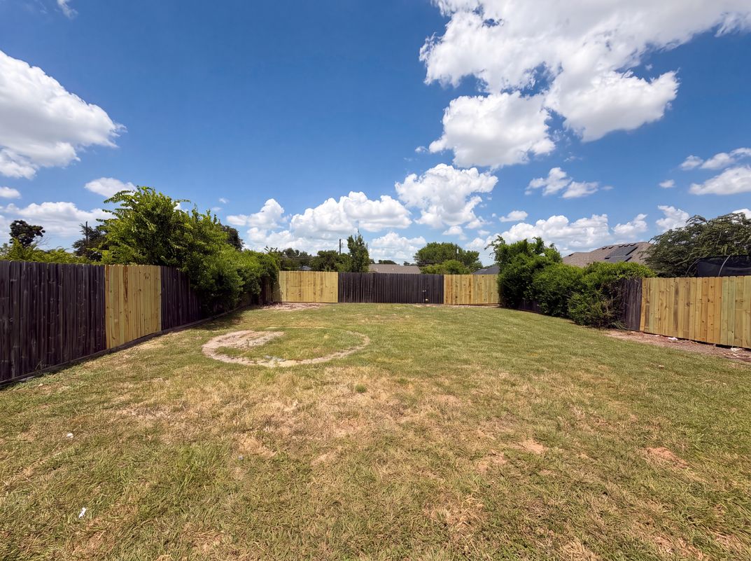Photo 13 of 16 of 2512 Saulsbury Dr, Temple, TX
