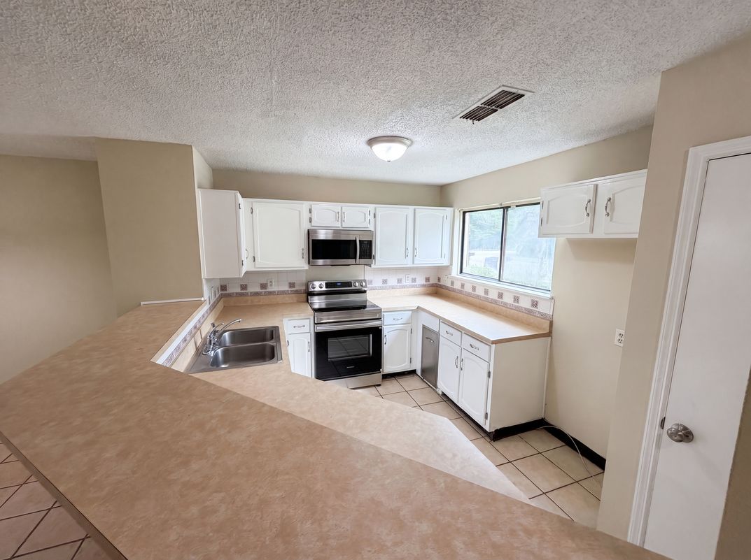 Property photo 2 of 3271 Tennington Pl # 0