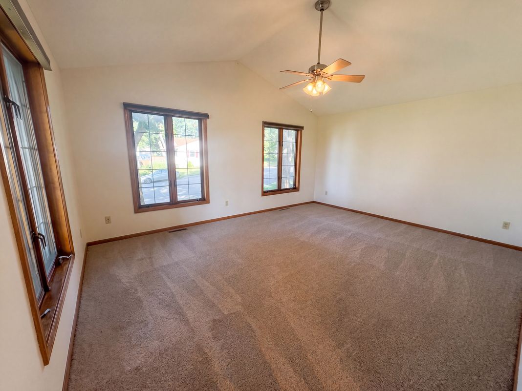 Property photo 3 of 441 S Elm St