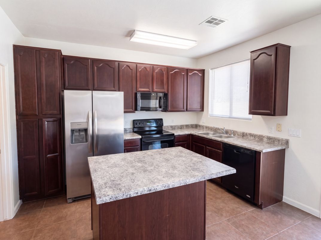 Photo 2 of 24 of 17533 W Mandalay Ln, Surprise, AZ
