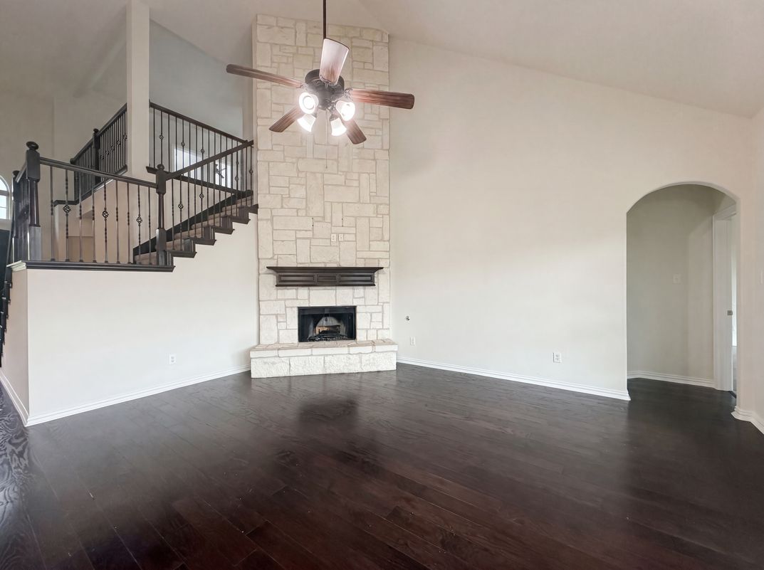 Property photo 3 of 1421 Caruth Ln