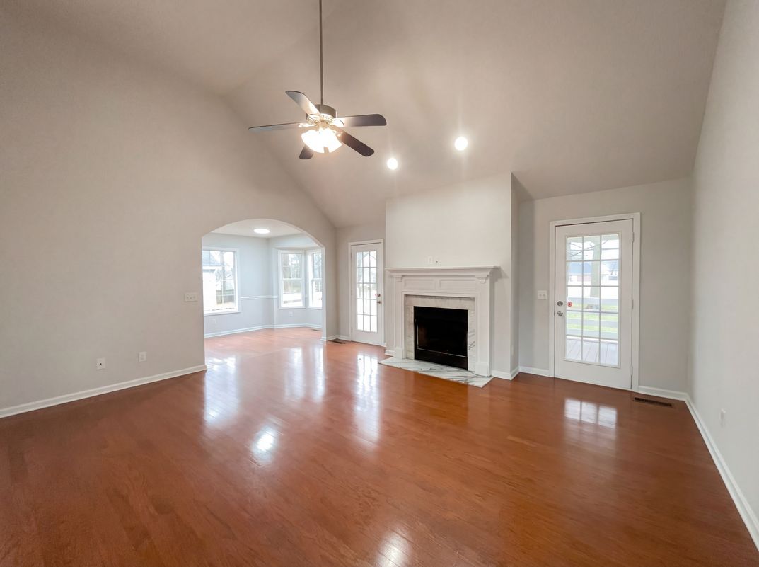 Property photo 3 of 403 Buckingham Blvd