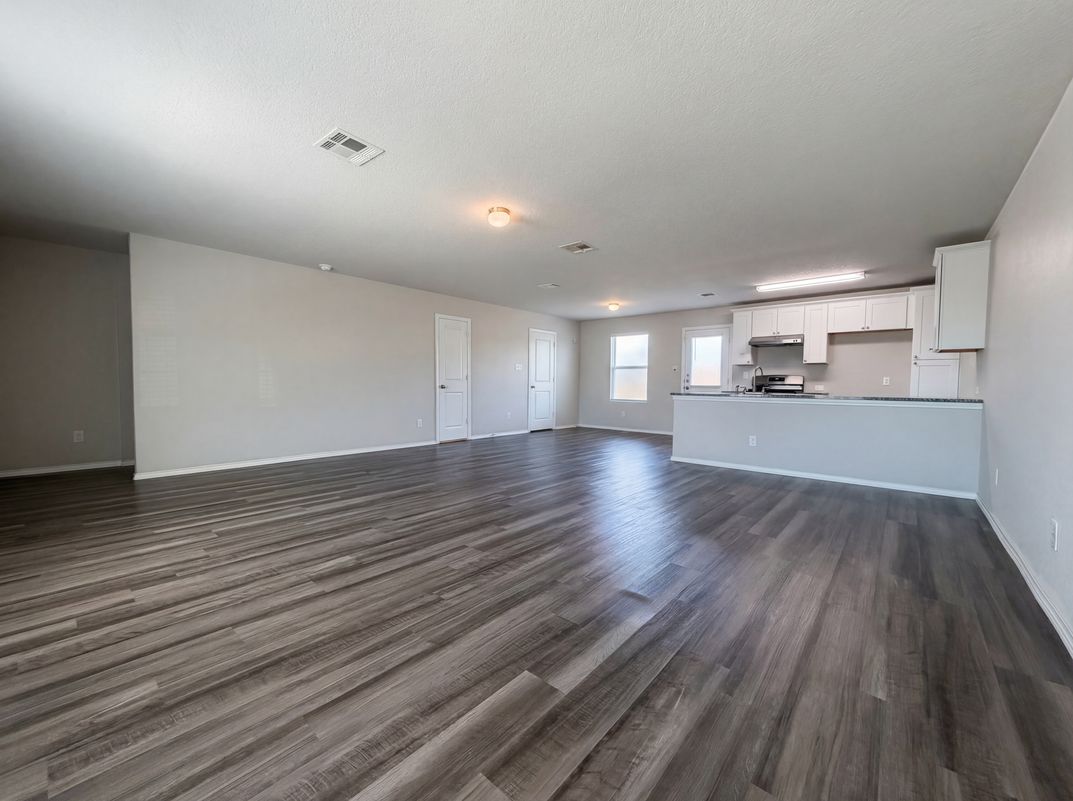 Property photo 3 of 210 Expedition Way