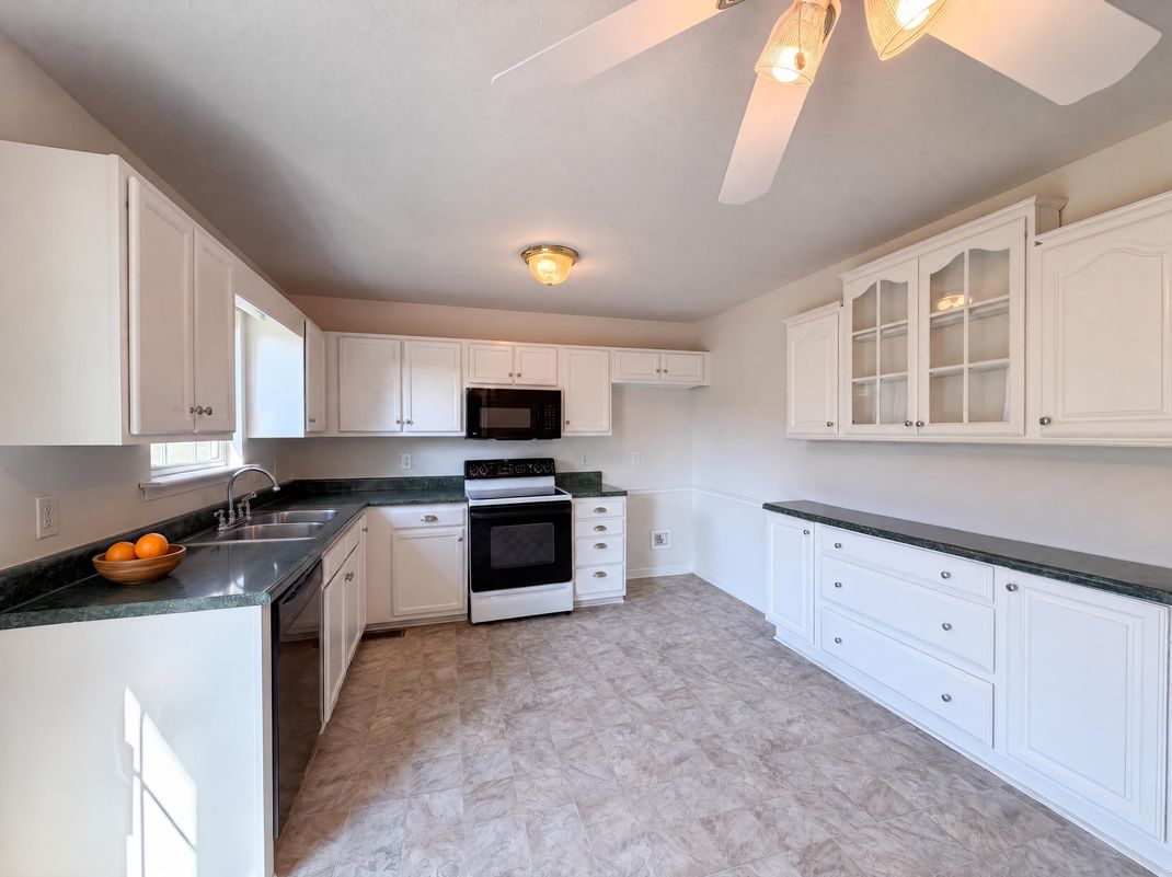 Property photo 2 of 1303 St Hubbins Dr