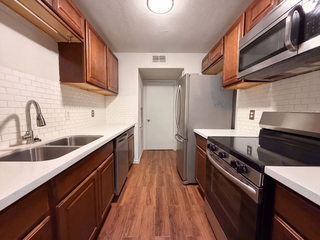 Property photo 2 of 6606 De Moss Dr Apt 1211