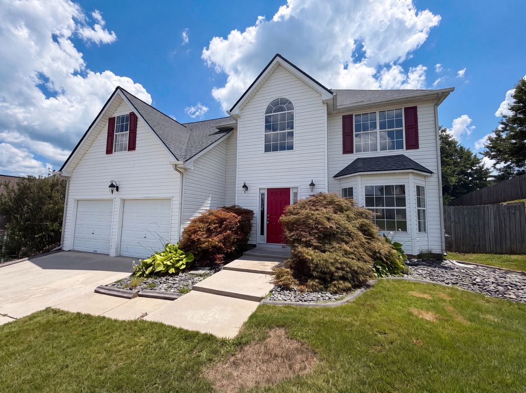 Property photo 1 of 401 Callaway Ln