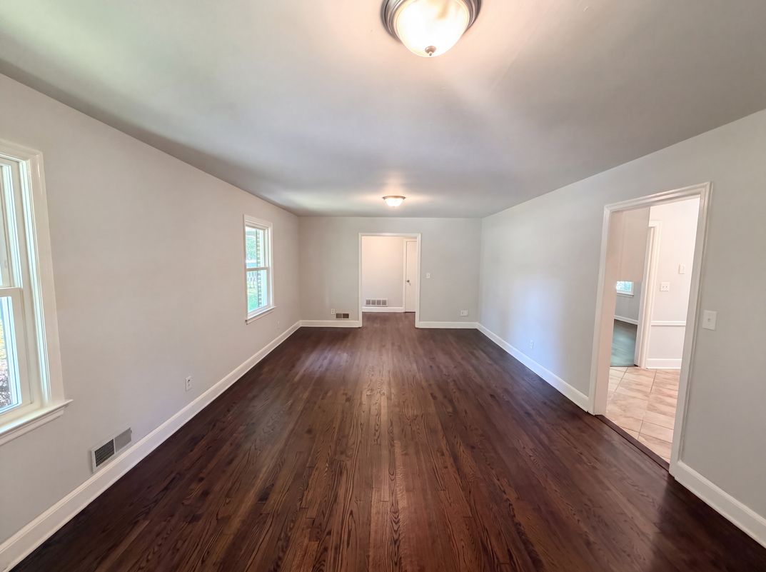 Property photo 3 of 927 Greenlawn Dr
