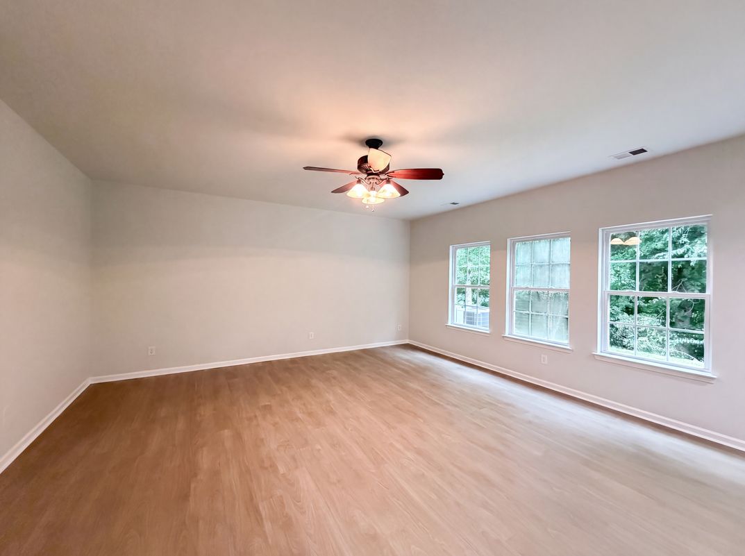 Property photo 3 of 127 Edgington St