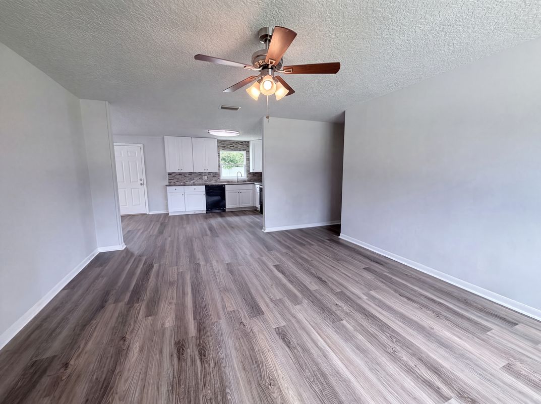 Property photo 3 of 411 Capricorn Ln