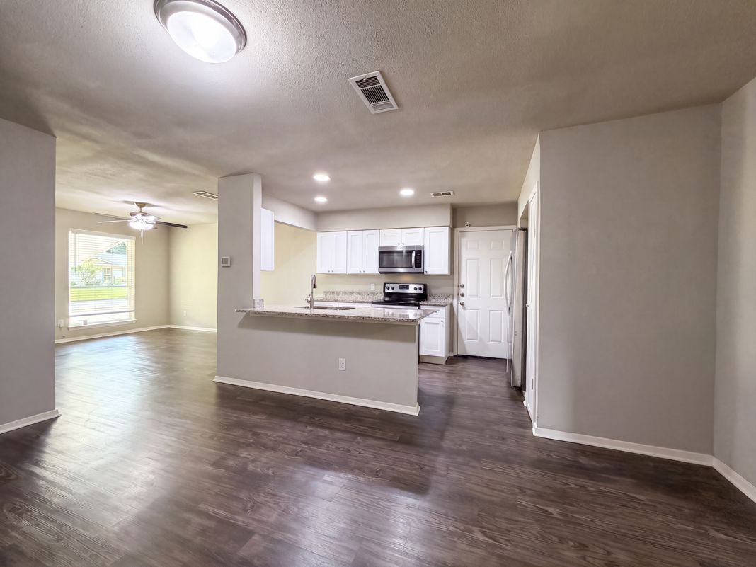 Property photo 3 of 330 E Coral Way