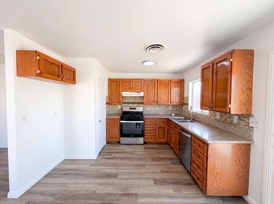 Photo 8 of 44 of 4018 Shady Oak Dr, Las Vegas, NV