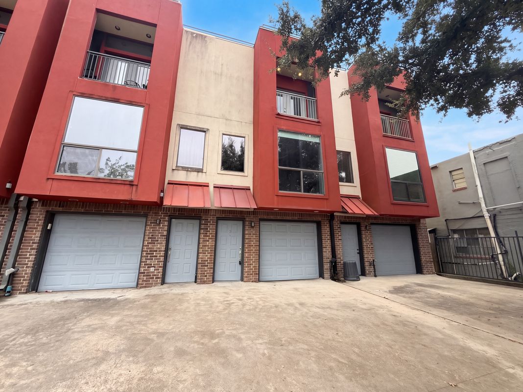 Property photo 1 of 310 S Jensen Dr Apt 2