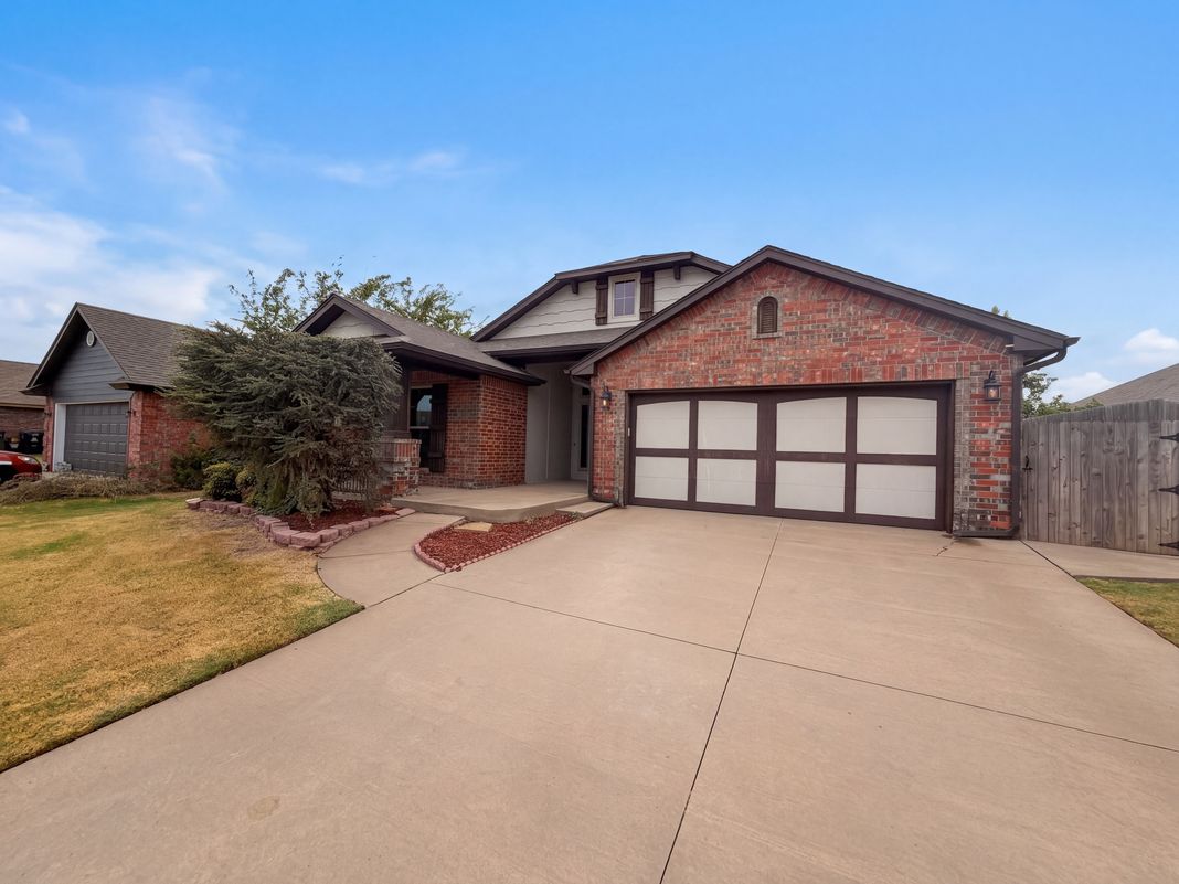 Property photo 1 of 704 SW 149th Pl
