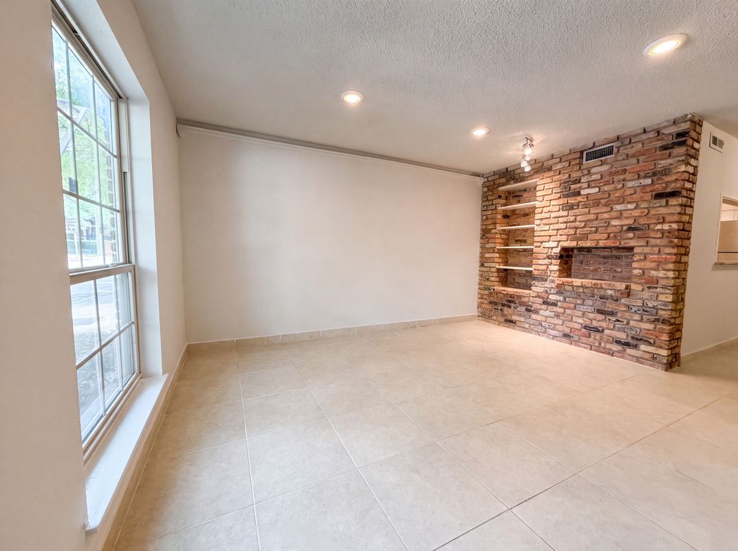 Photo 3 of 18 of 2503 McCue Rd, Houston, TX