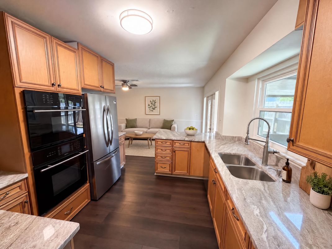 Property photo 2 of 733 Lakeview Dr
