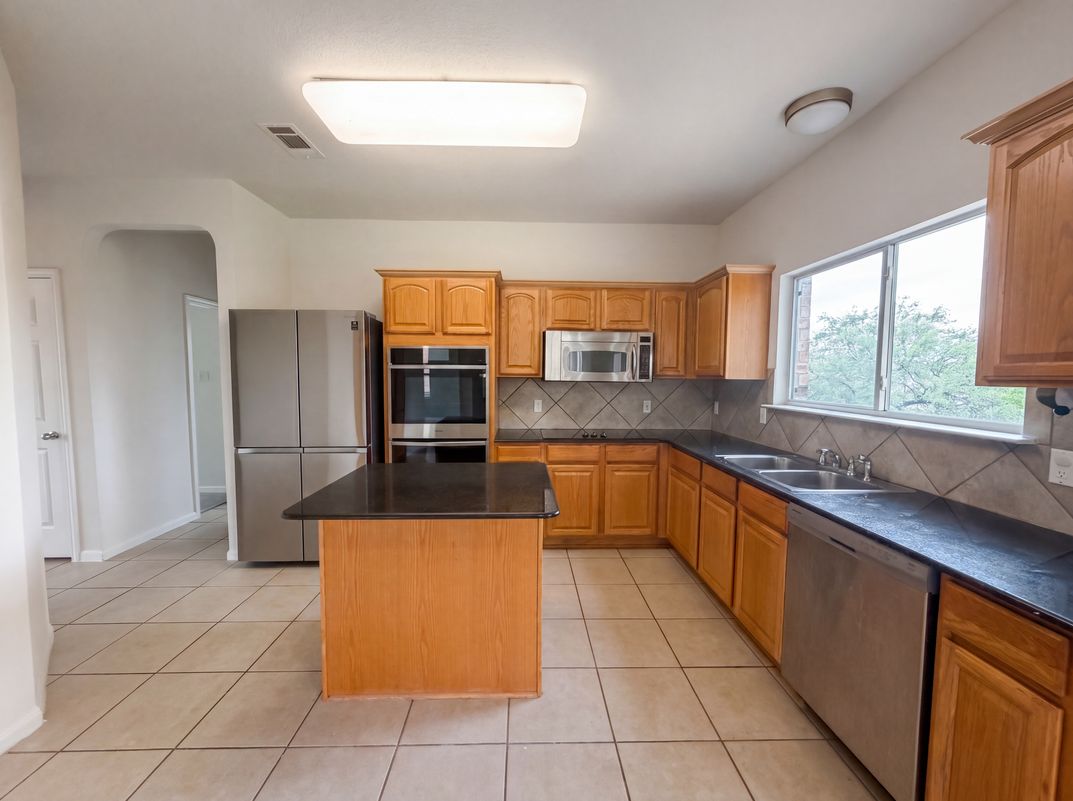 Property photo 2 of 118 W Running Wolf Trl