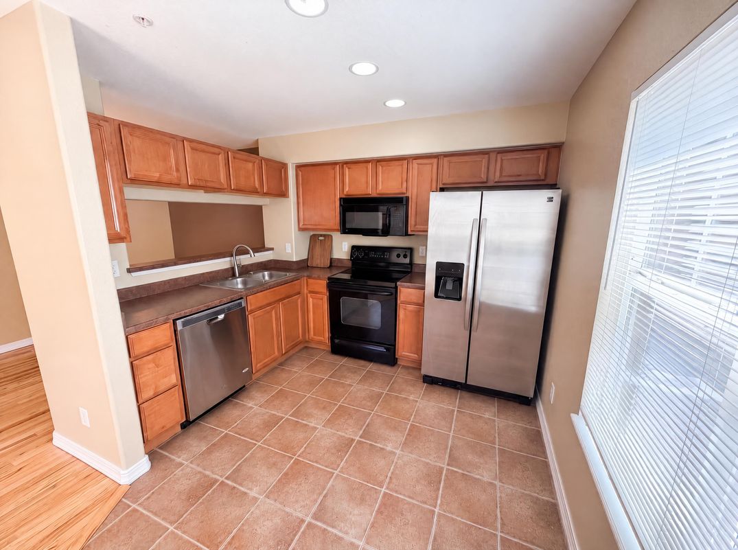 Property photo 2 of 23560 Alamo Pl Unit B