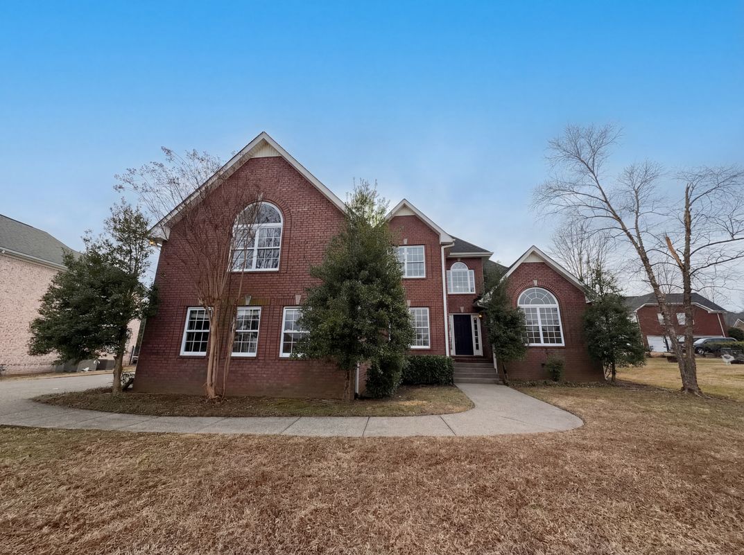 Property photo 1 of 102 Riverbirch Ln