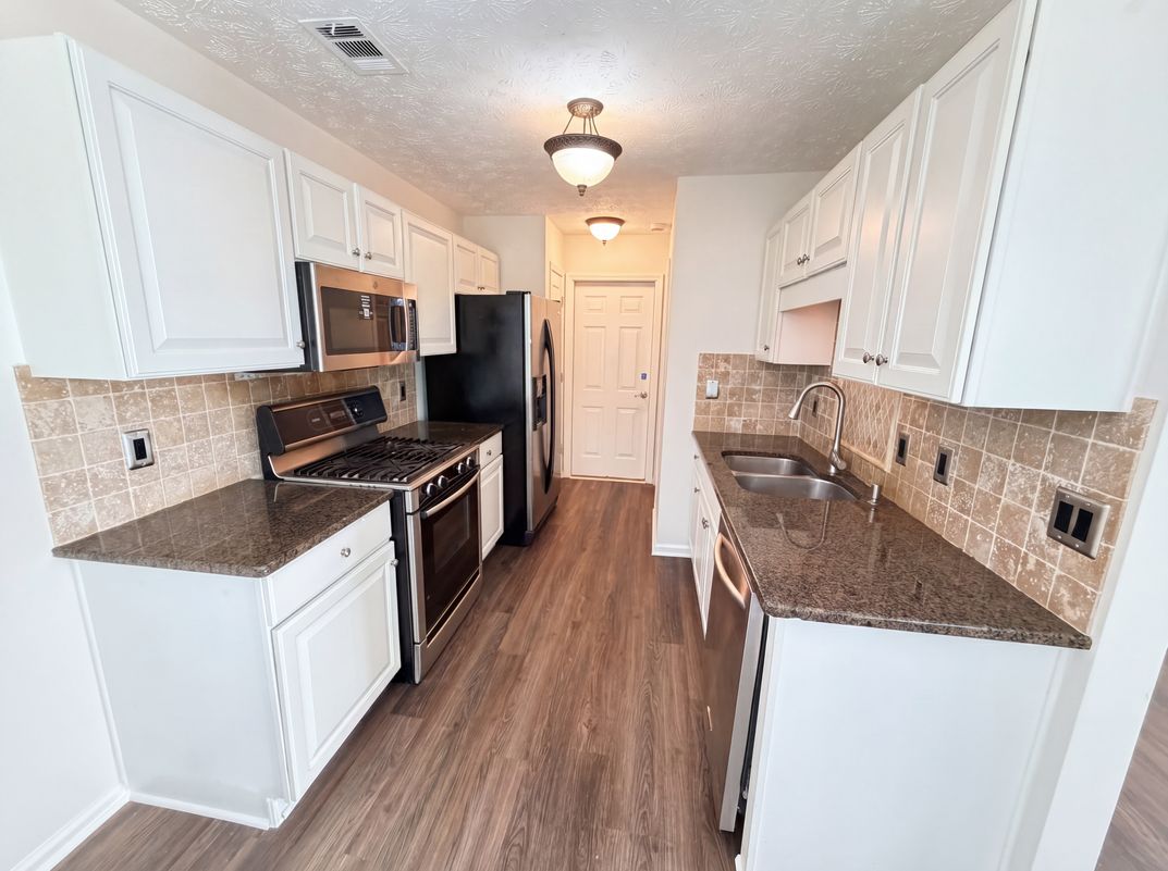 Property photo 2 of 13331 Harpley Ct