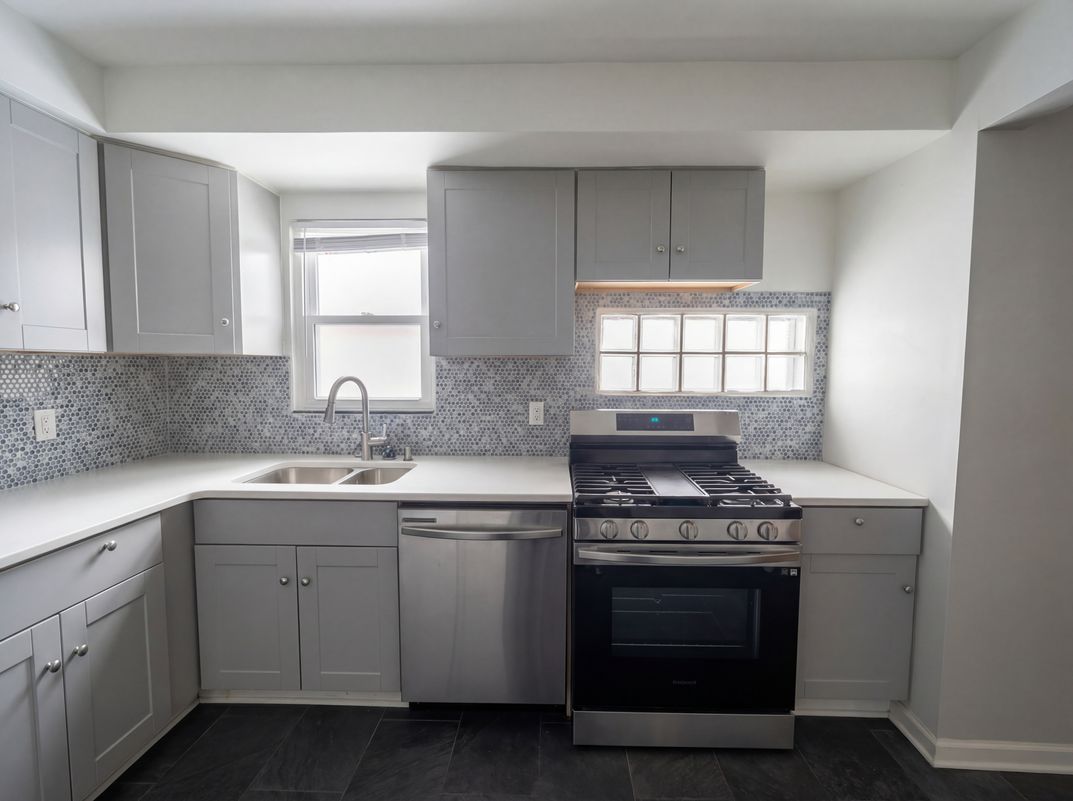 Property photo 2 of 715 E 72nd Ter