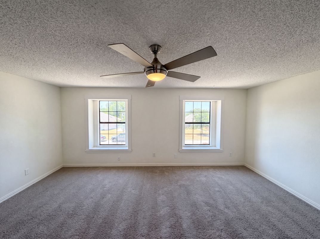 Photo 11 of 19 of 6612 Lakeside Dr, Lake Worth, TX