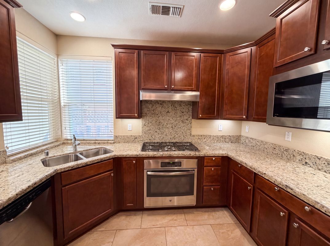Property photo 2 of 3087 Vittoria Loop