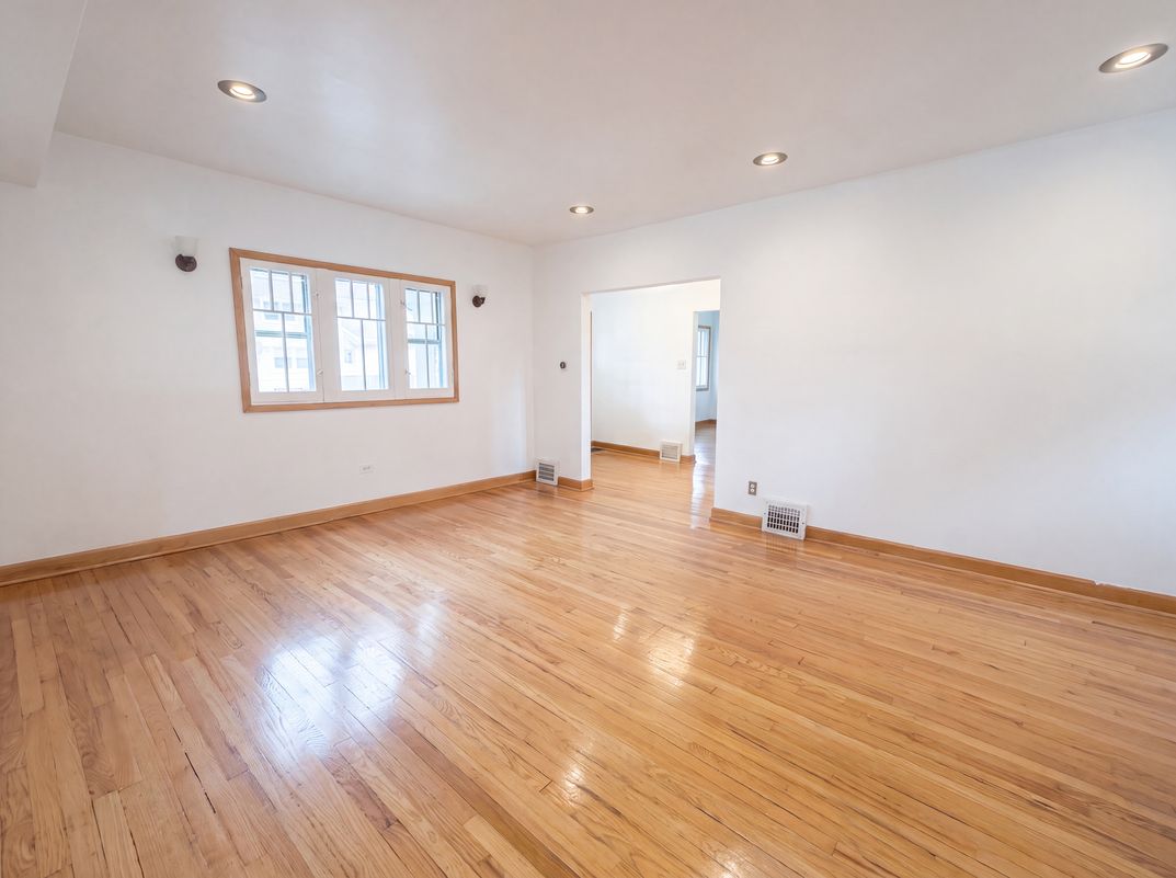 Property photo 3 of 619 N 4th Ave