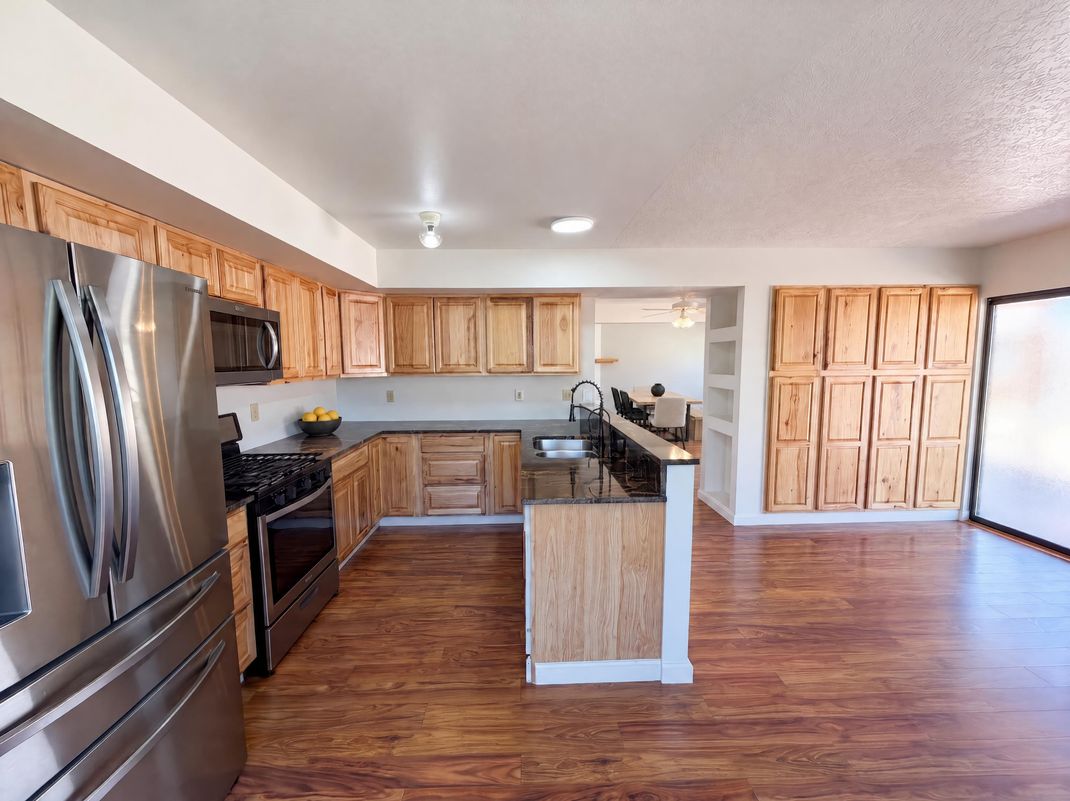 Property photo 2 of 1609 Blue Quail Ct NE