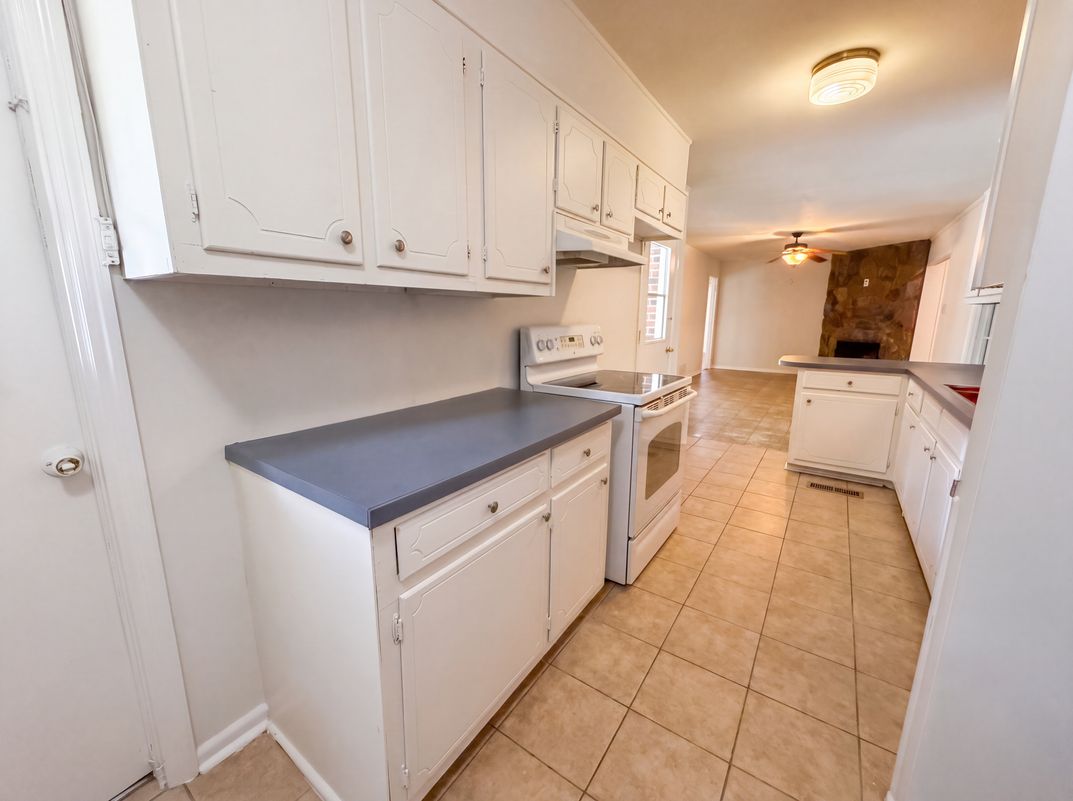 Property photo 2 of 1276 Robin Rd NE