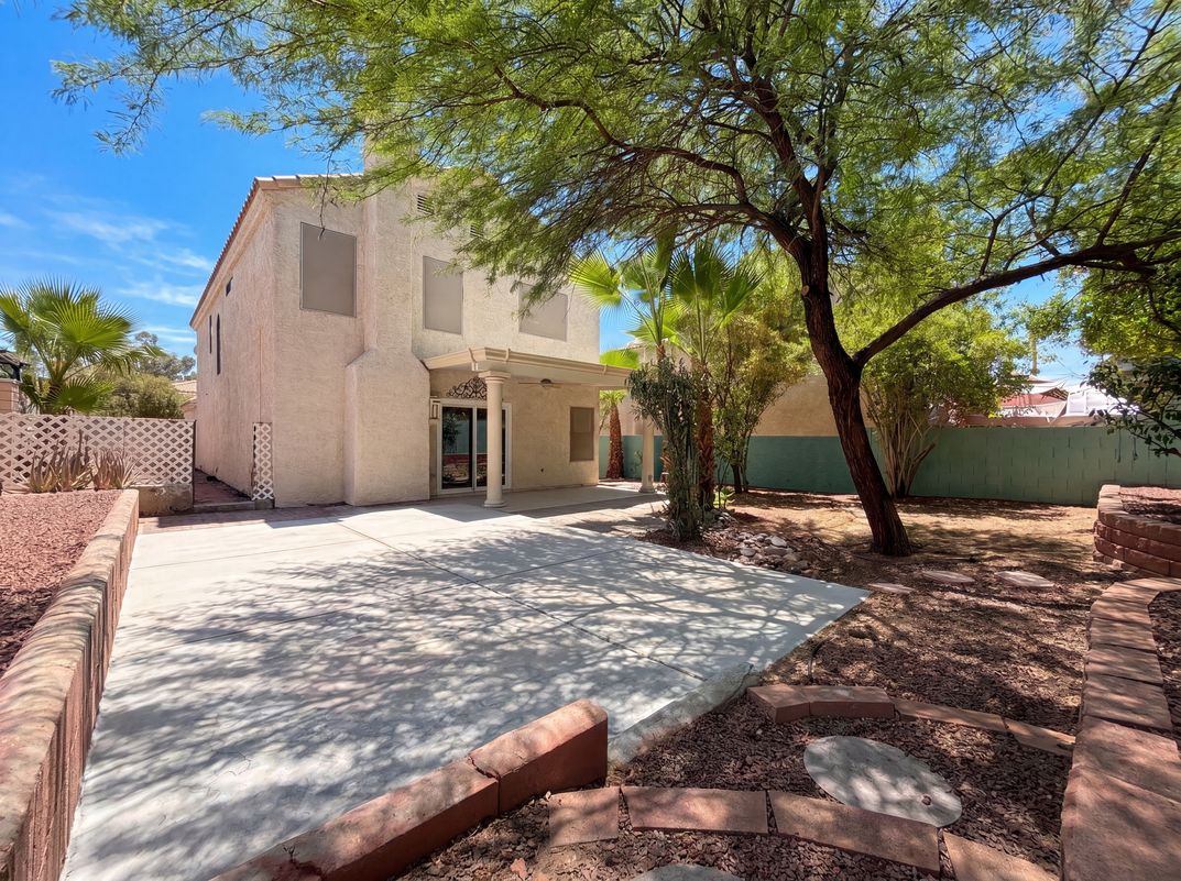 Photo 5 of 28 of 2801 Autumn Haze Ln, Las Vegas, NV