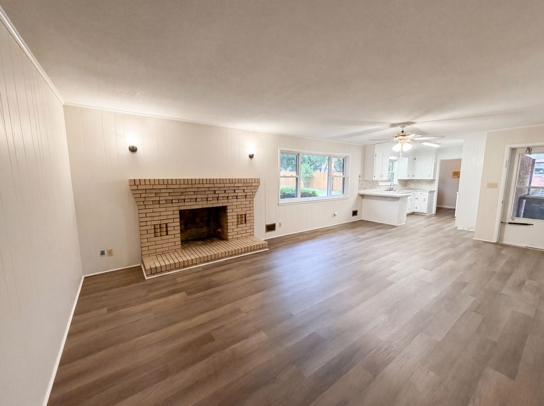 Property photo 3 of 128 Greenview Dr
