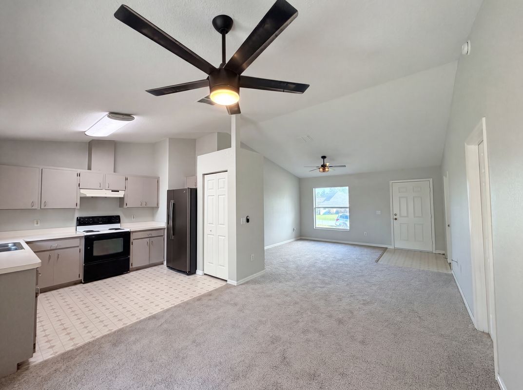 Property photo 3 of 17956 SW 25th Avenue Rd