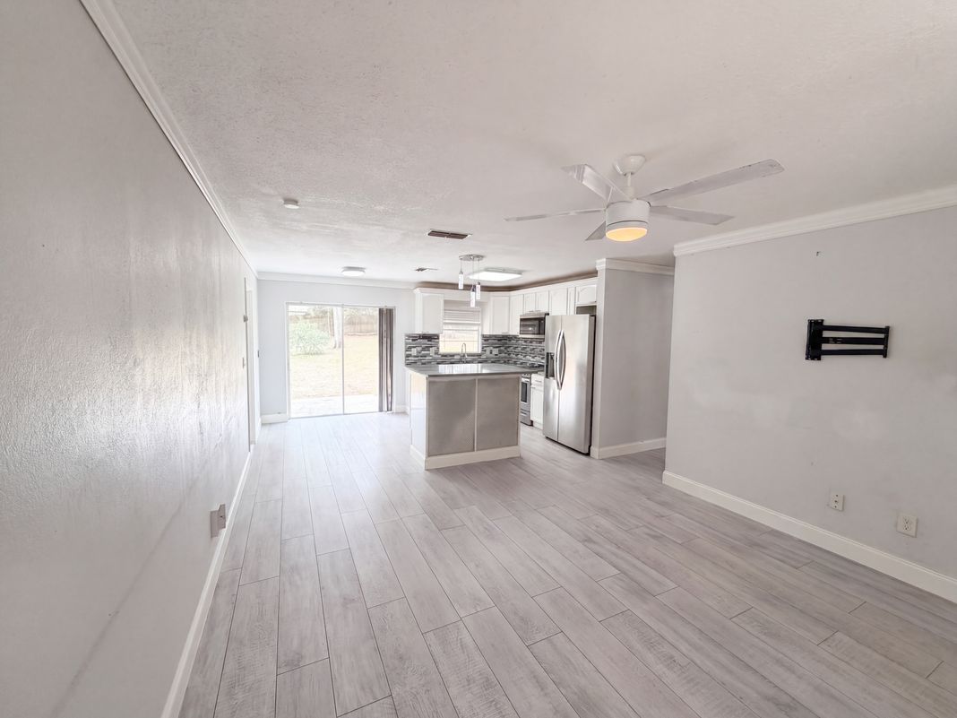 Property photo 3 of 976 Liskeard Ave