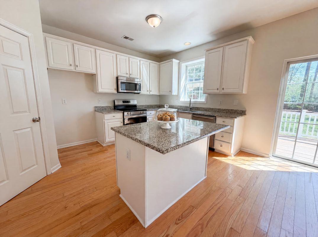 Property photo 2 of 112 Coopers Hawk Cir