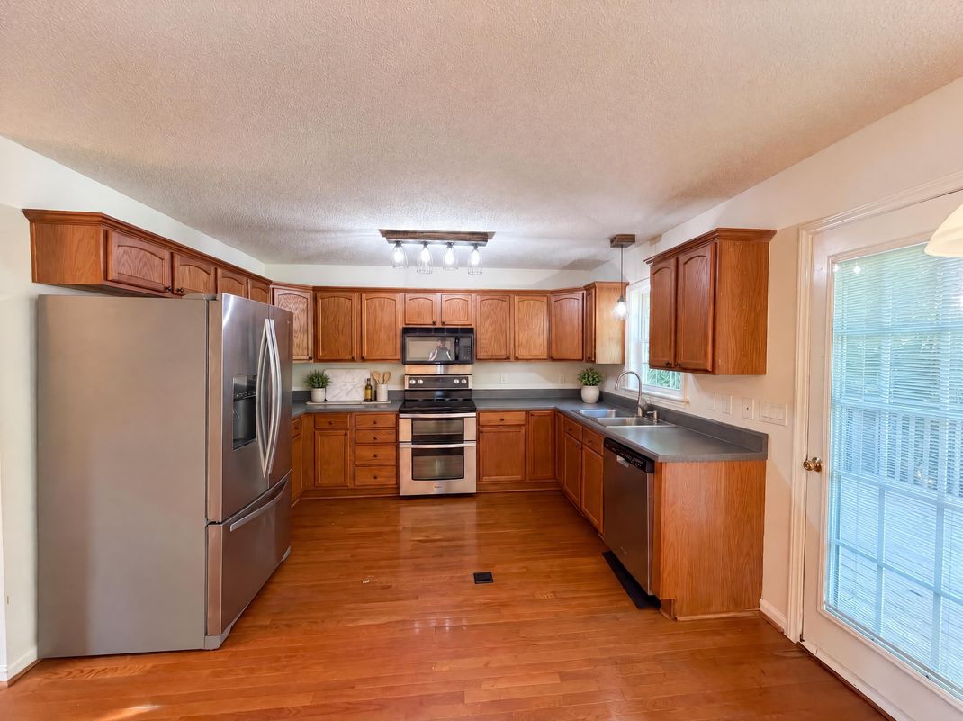 Property photo 2 of 3888 Courtland Cir
