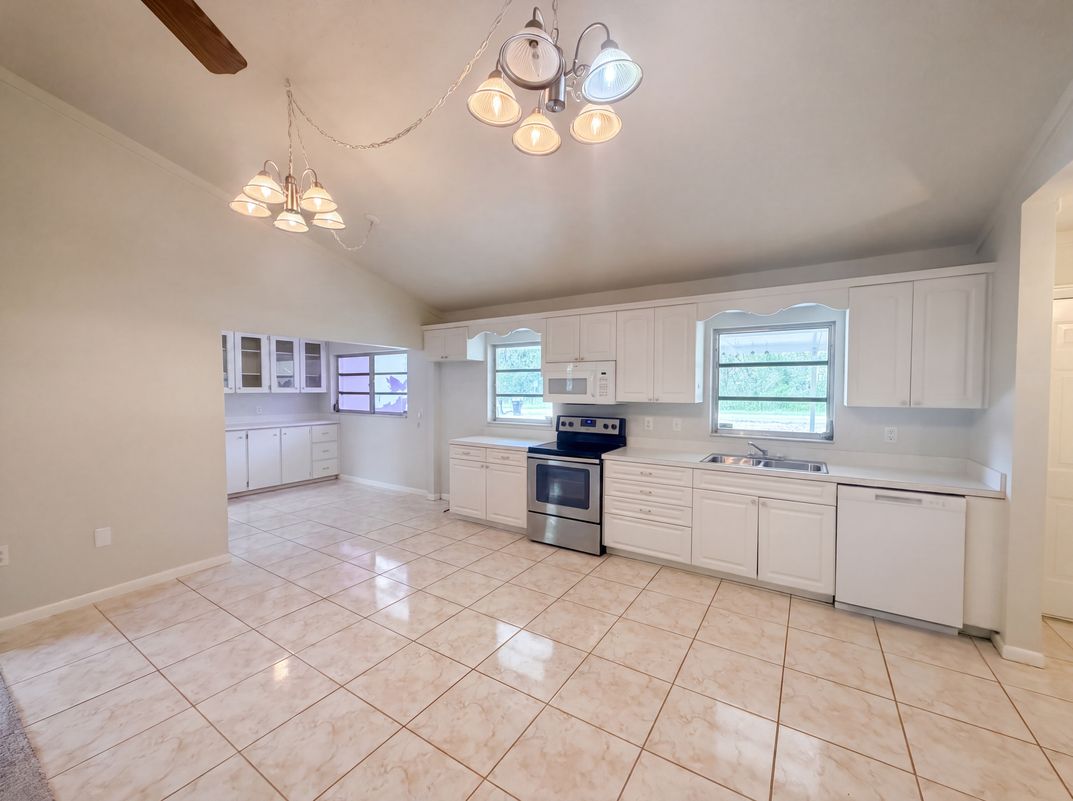 Property photo 2 of 1870 N Seminole Rd