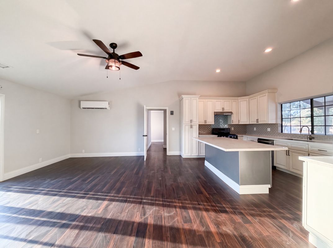 Property photo 3 of 1401 60th St W