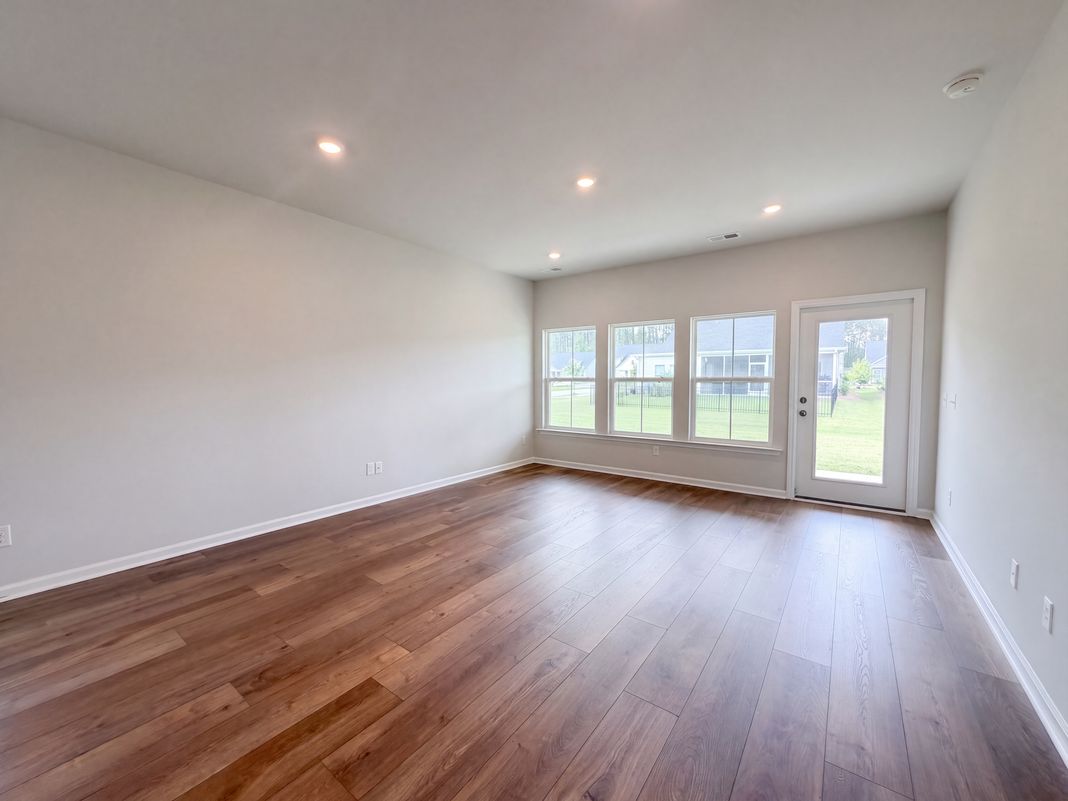 Property photo 3 of 1127 Glorious Way