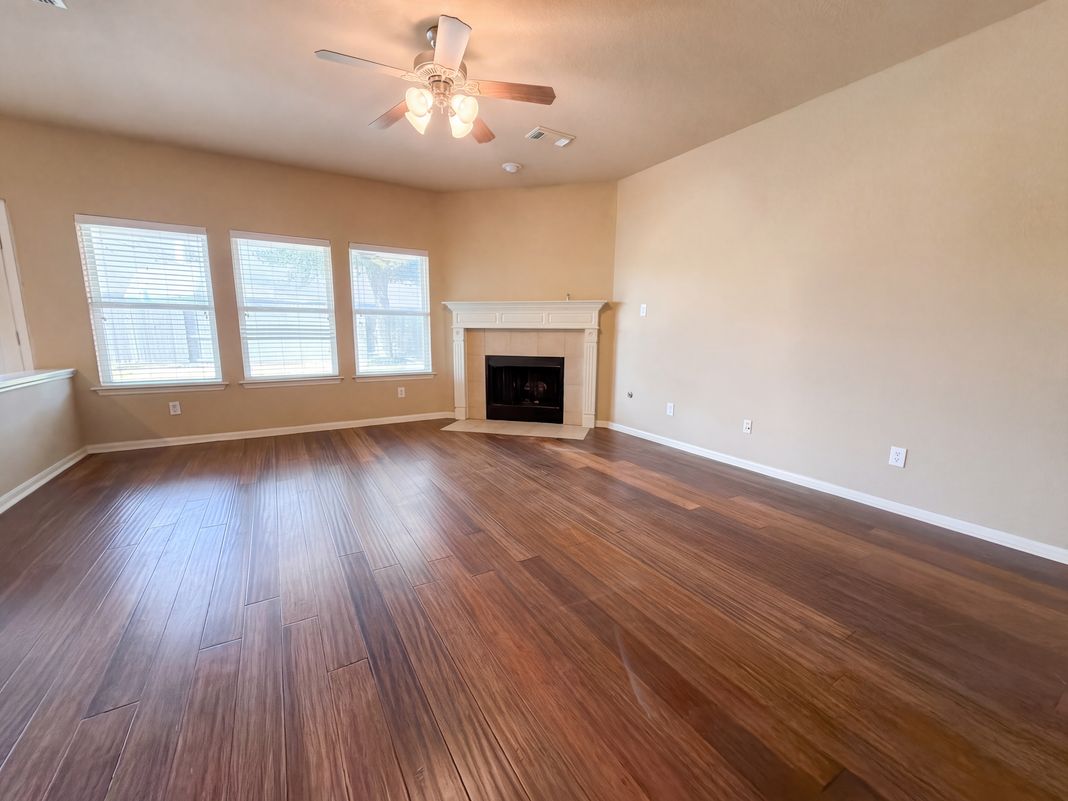 Property photo 3 of 7002 Crockett Ridge Dr